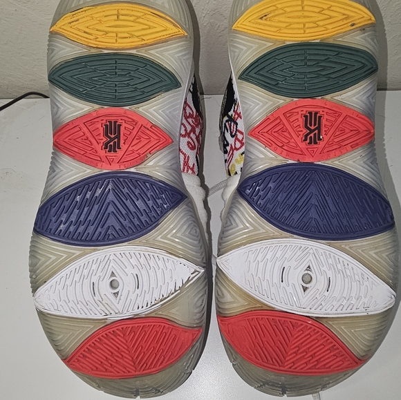 Kyrie 5 "Keep Sue Fresh" Colorway Size 9 men's/Size 10.5 women's - Picture 8 of 9